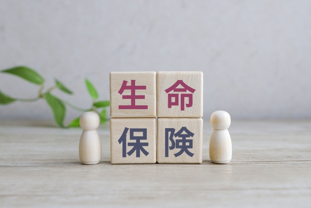 自己破産で生命保険は解約になる？